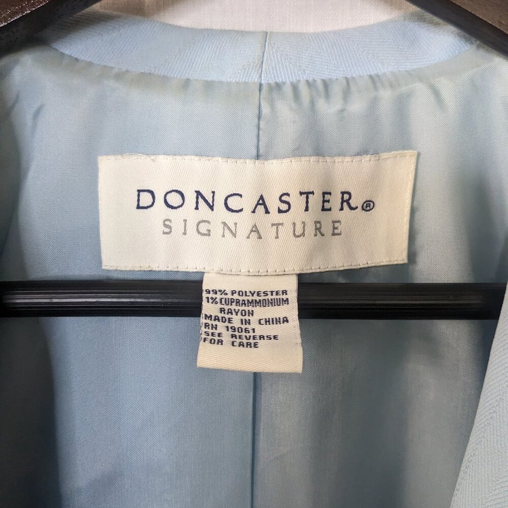 Doncaster Women's Light Blue Two Piece Suit Size 12 - Picture 4 of 15